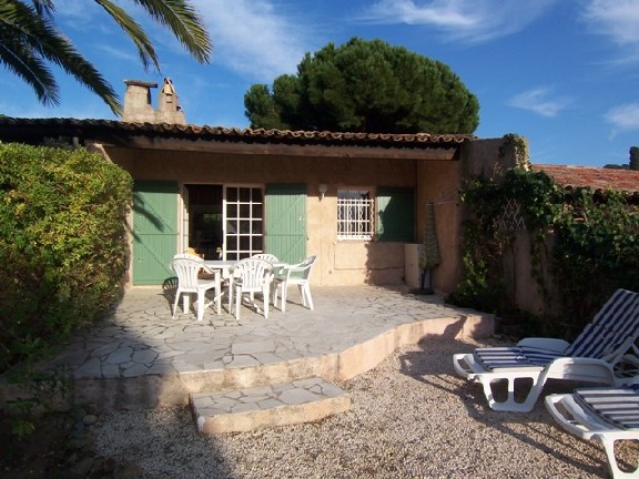 For rent Holiday home with garden located 500m from the Gigaro beach