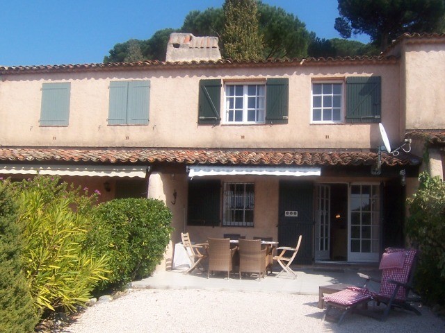 Location Gigaro, Maison 2 chambres avec jardin et petite vue mer